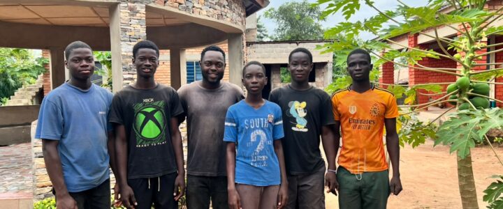 🌱Des cahiers au champ : les jeunes découvrent une autre façon de vivre les vacances – immersion à la Ferme Héritage d’ISCOME 🌱Des cahiers au champ : les jeunes découvrent une autre façon de vivre les vacances – immersion à la Ferme Héritage d’ISCOME